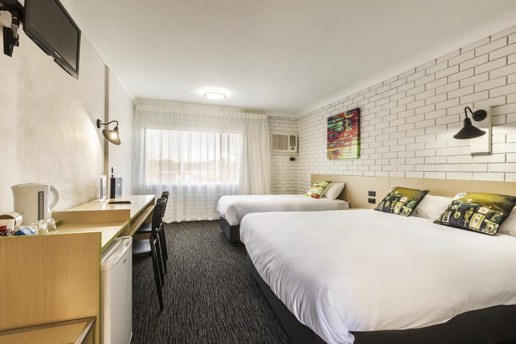 Boomerang Hotel Lavington Exteriér fotografie